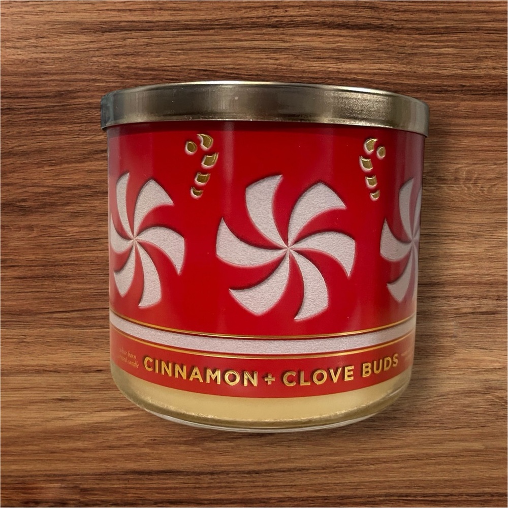 White Barn Cinnamon + Clove Buds Candle